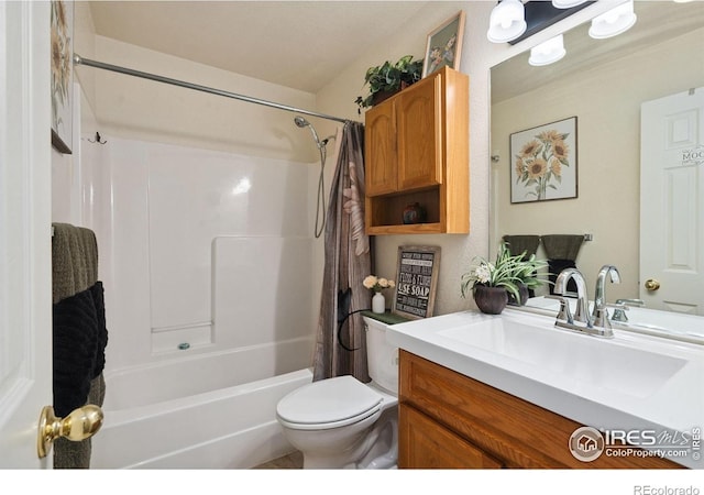 4521 Mesa Verde Dr, Greeley, CO 80634 - bathroom featuring vanity and shower / tub combo