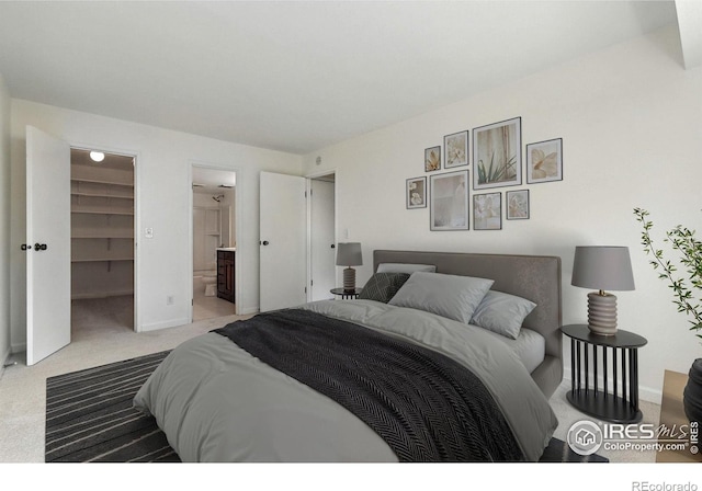 600 Manhattan Dr Unit B7, Boulder, CO 80303 - bedroom featuring carpet flooring, a walk in closet, and ensuite bathroom