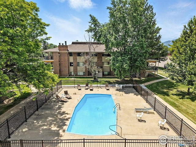 600 Manhattan Dr Unit B7, Boulder, CO 80303 - community pool with a patio area