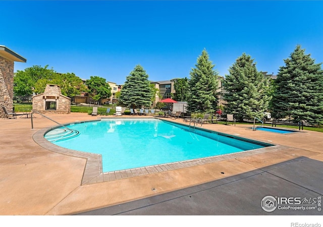 13598 Via Varra Unit 412, Broomfield, CO 80020 - community pool featuring a patio area and a community hot tub