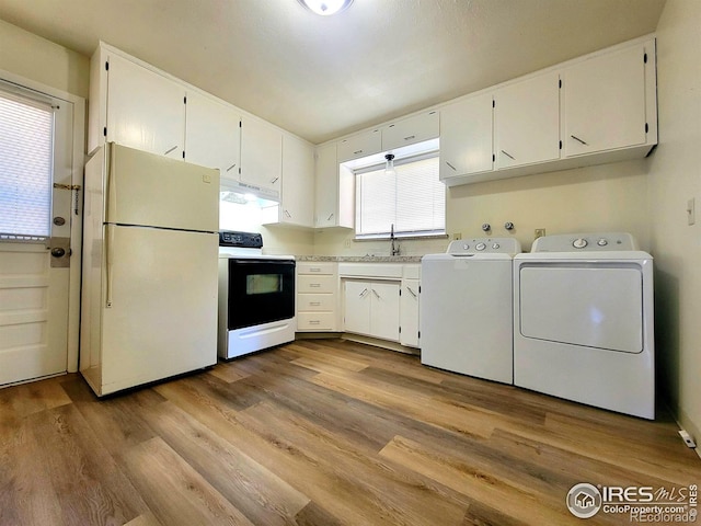 117 Valentine Ln, Longmont, CO 80501 - laundry area featuring washing machine and dryer and wood finished floors