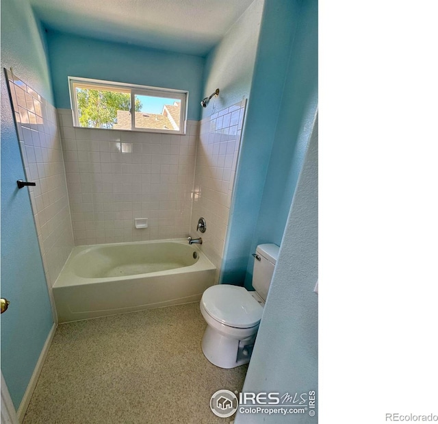 2395 Sandpiper Dr, Lafayette, CO 80026 - full bathroom featuring toilet and washtub / shower combination