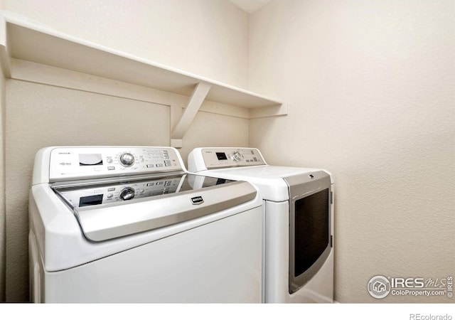 2262 Harvest St, Fort Collins, CO 80528 - laundry room featuring washing machine and dryer