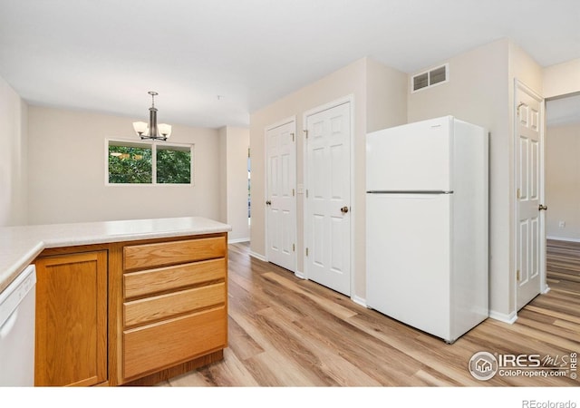 2702 Rigden Pkwy Unit F4, Fort Collins, CO 80525 - kitchen with white appliances, light wood-type flooring, a chandelier, and light countertops