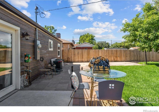 7131 Pontiac St, Commerce City, CO 80022 - fenced backyard featuring a patio area