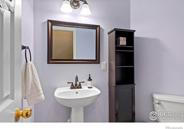 1014 Andrews Peak Dr Unit D112, Fort Collins, CO 80521 - bathroom with toilet and a textured wall