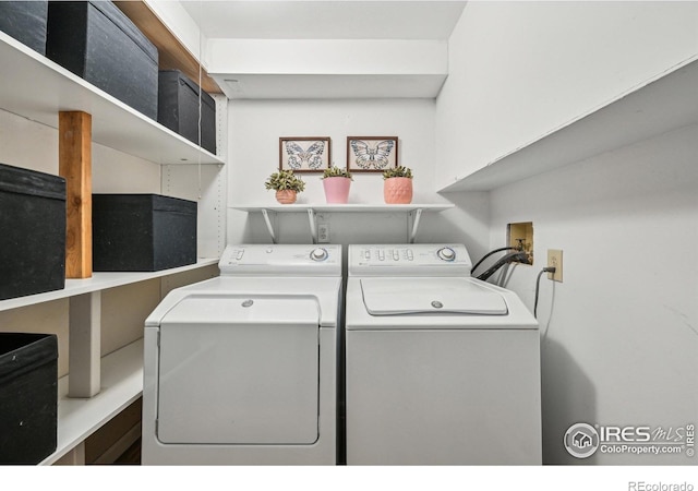 951 Vetch Cir, Lafayette, CO 80026 - laundry area with washing machine and clothes dryer