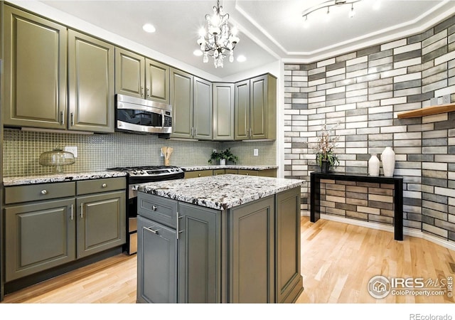 4332 Clay Commons Ct, Boulder, CO 80303 - kitchen featuring appliances with stainless steel finishes, gray cabinets, light wood finished floors, backsplash, and recessed lighting
