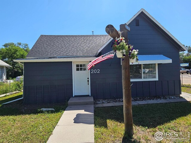202 N 7th Ave, Sterling, CO 80751 - view of front of house featuring a shingled roof