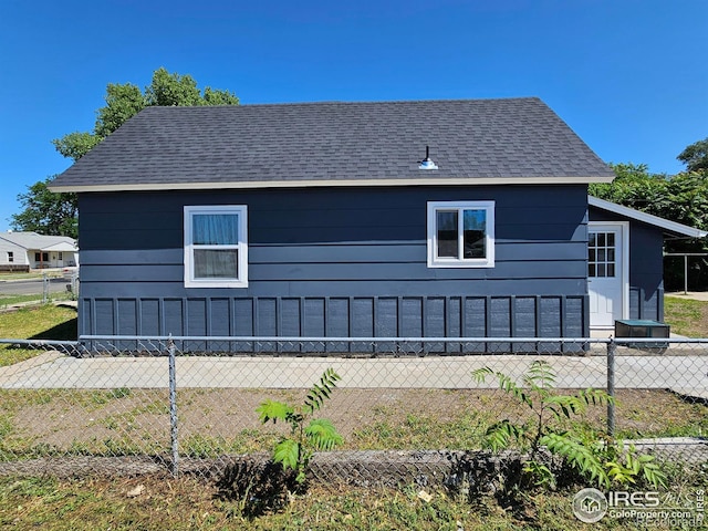 202 N 7th Ave, Sterling, CO 80751 - view of property exterior featuring a shingled roof