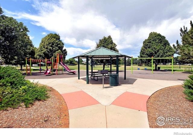405 Ridgeview Ct, Johnstown, CO 80534 - surrounding community featuring a gazebo