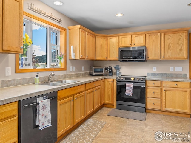 1695 Gray Hawk Ct, Estes Park, CO 80517 - kitchen featuring appliances with stainless steel finishes, recessed lighting, and light countertops