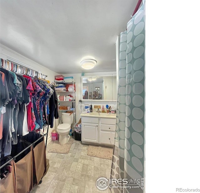 329 S Wynona Ave, Holyoke, CO 80734 - view of spacious closet