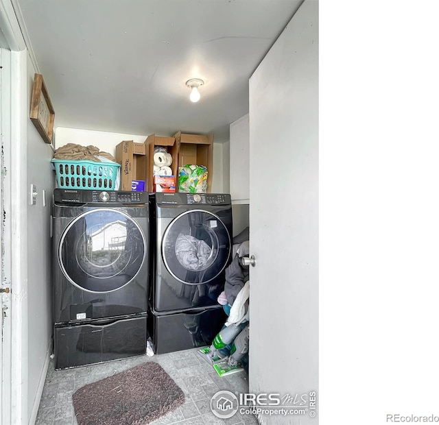 329 S Wynona Ave, Holyoke, CO 80734 - washroom featuring independent washer and dryer and baseboards
