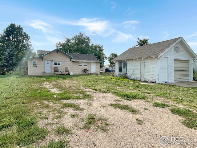 329 S Wynona Ave, Holyoke, CO 80734 - back of property with a garage, an outbuilding, and a yard