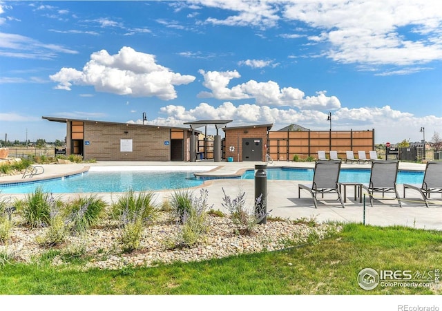 6928 Summerwind Ct, Timnath, CO 80547 - community pool with a patio