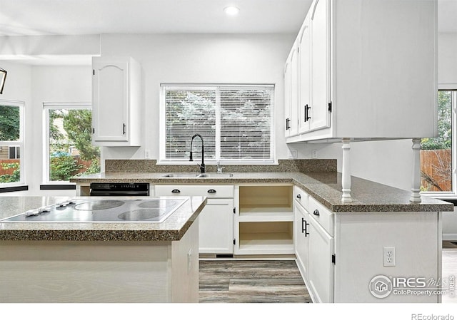 2078 Goldfinch Ct, Longmont, CO 80503 - kitchen featuring electric stovetop, white cabinets, light wood finished floors, and recessed lighting
