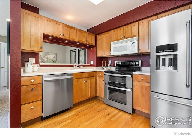 6721 Antigua Dr Unit 57, Fort Collins, CO 80525 - kitchen with stainless steel appliances, light countertops, and light wood-type flooring