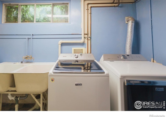 1539 Peterson St, Fort Collins, CO 80524 - laundry area featuring washing machine and clothes dryer