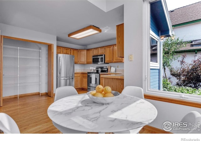 147 Keystone Trl, Broomfield, CO 80020 - kitchen with stainless steel appliances, plenty of natural light, light wood-style flooring, and light countertops