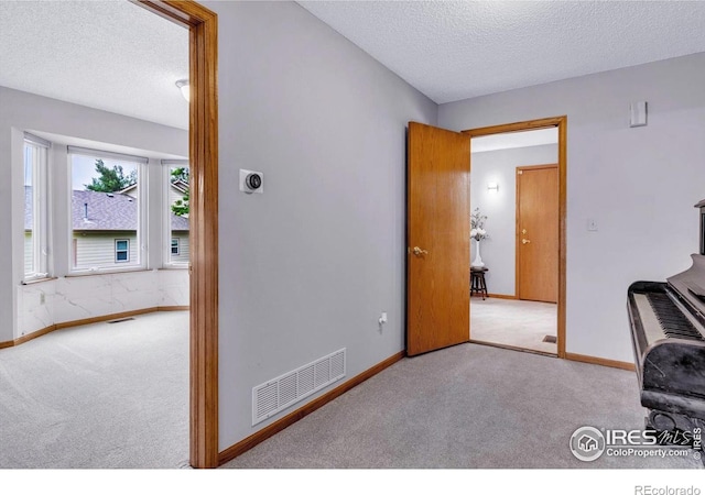 147 Keystone Trl, Broomfield, CO 80020 - corridor with carpet and a textured ceiling
