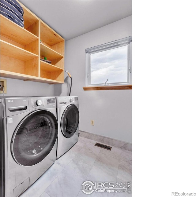 147 Keystone Trl, Broomfield, CO 80020 - laundry room with washing machine and clothes dryer and baseboards