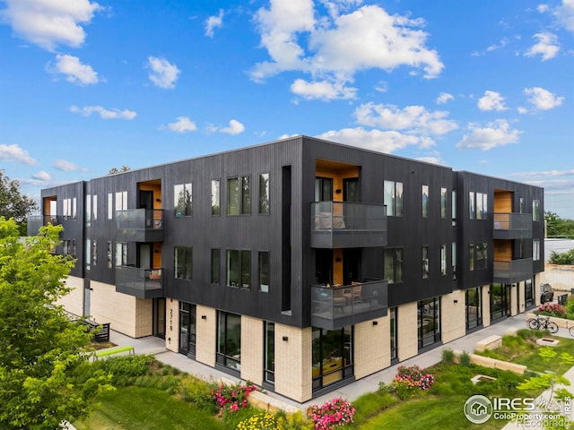 2718 Pine St Unit 301, Boulder, CO 80302 - view of apartment building / complex
