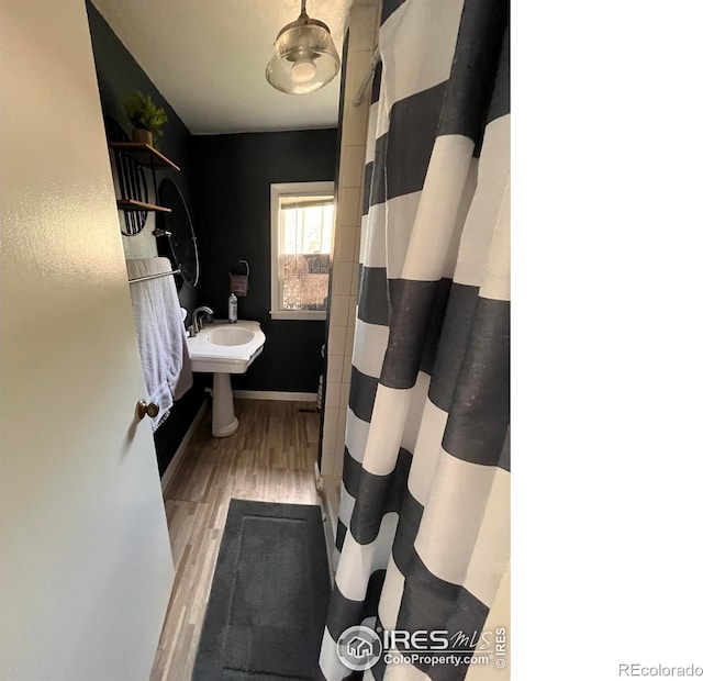 1031 N Lincoln Ave, Loveland, CO 80537 - bathroom featuring wood finished floors and a shower with curtain