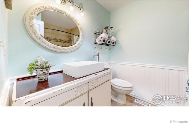 2319 Cotswold Ct, Fort Collins, CO 80526 - full bath featuring vanity, a wainscoted wall, and a shower with shower curtain
