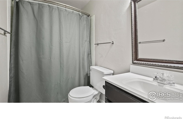 215 Chestnut St Unit A5, Windsor, CO 80550 - full bath featuring a textured wall, vanity, and a shower with shower curtain