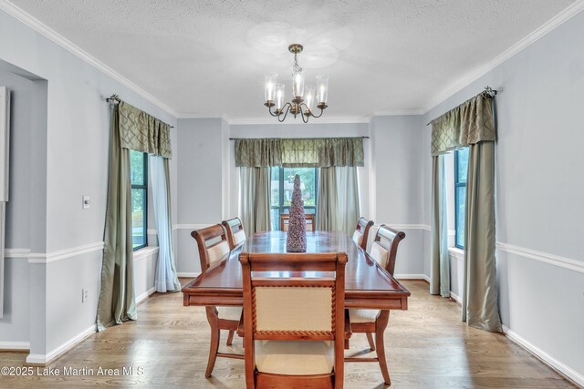 226 Auburn Dr, Alexander City, AL 35010 - dining area featuring plenty of natural light, a chandelier, light wood-style floors, crown molding, and a textured ceiling