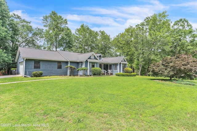 226 Auburn Dr, Alexander City, AL 35010 - view of front of property with a front yard and a garage