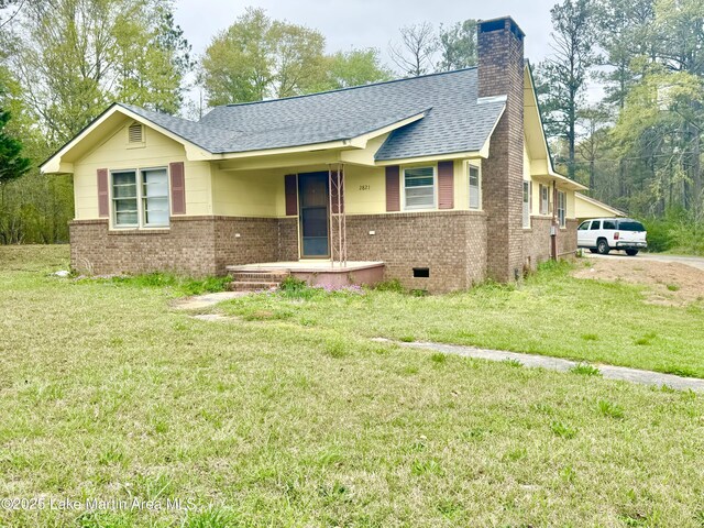 2821 Hillabee Rd, Alexander City, AL 35010 - single story home featuring a front lawn, a chimney, and brick siding