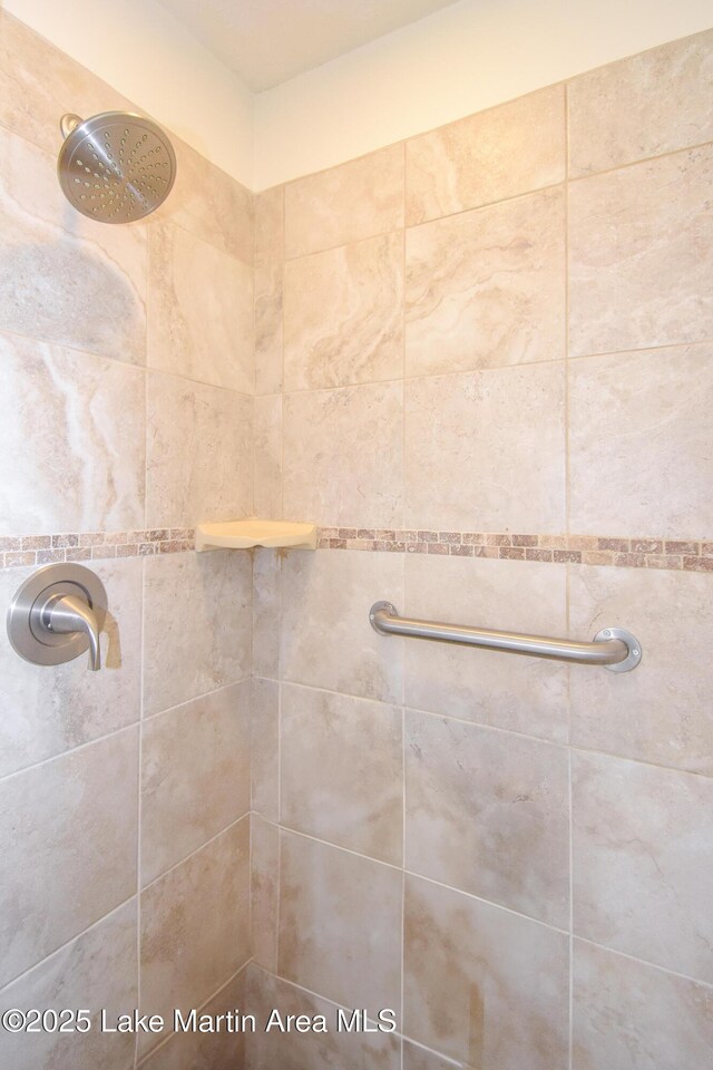 300 Hornsby Dr, Tallassee, AL 36078 - full bath with tiled shower
