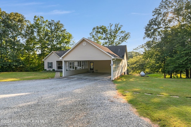 view of front facade featuring a front lawn and a carport