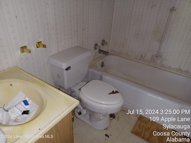 bathroom with vanity, toilet, and a bathtub