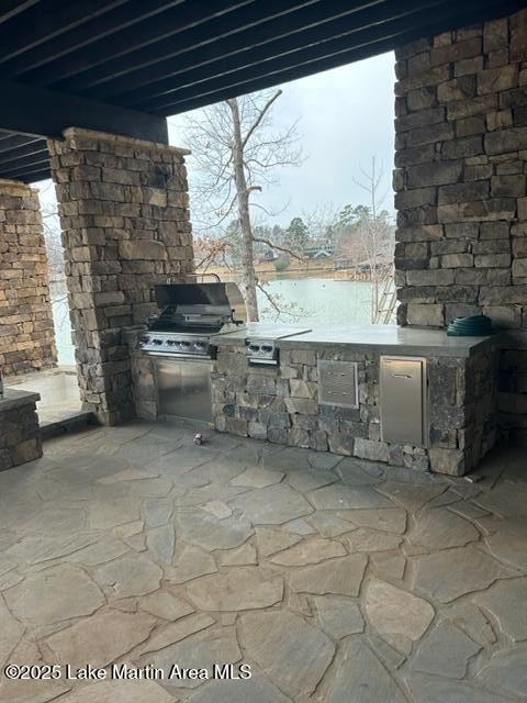 view of patio / terrace featuring an outdoor kitchen and area for grilling