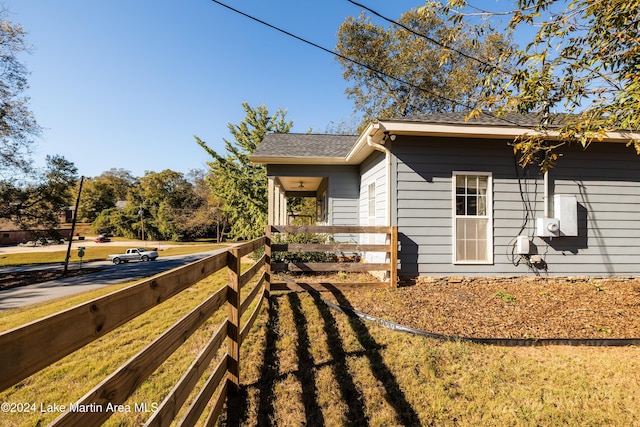 view of side of property featuring a lawn