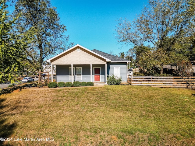 view of front of property featuring covered porch and a front yard