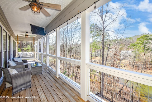 sunroom featuring ceiling fan