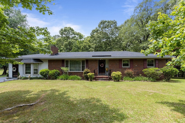 single story home featuring a front lawn