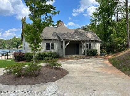 view of front of property