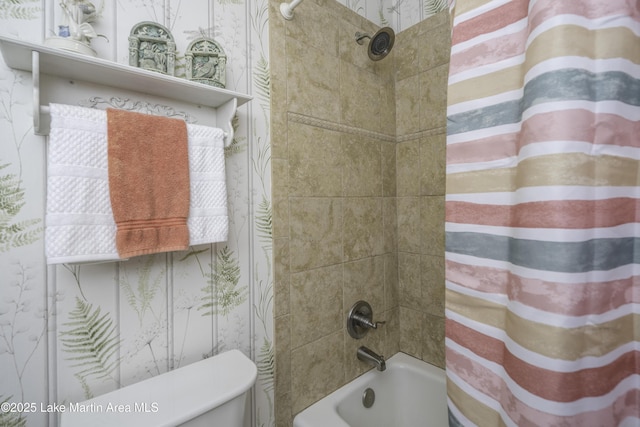 1751 Clubview Dr, Alexander City, AL 35010 - bathroom with shower / tub combo with curtain and wallpapered walls