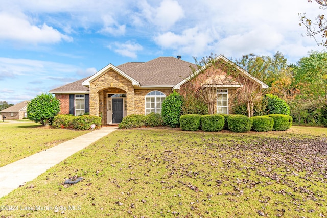 view of front of home with a front lawn