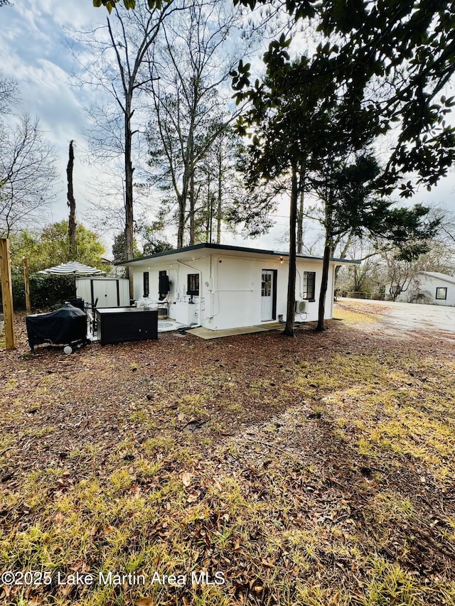 view of front of property with a jacuzzi and a patio area