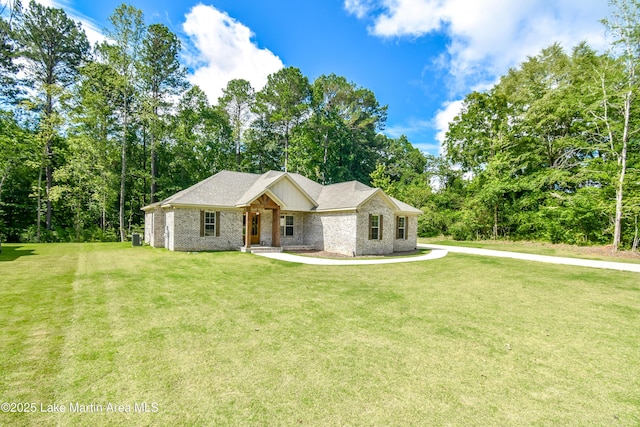 120 Rocky Creek Dr, Alexander City, AL 35010 - ranch-style home featuring a front yard and brick siding