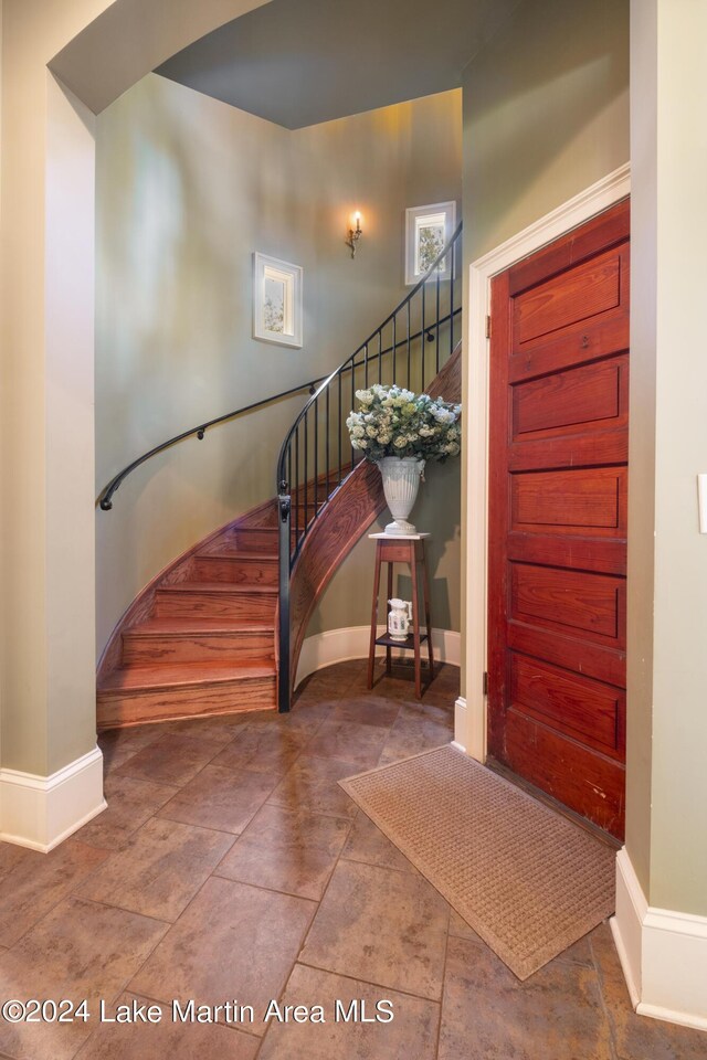 view of tiled entryway