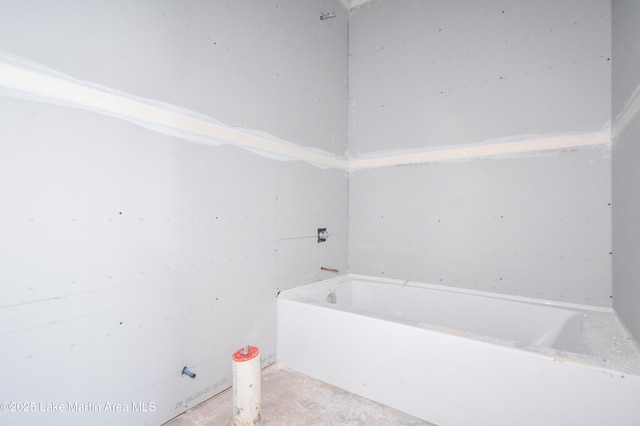272 River Ridge Rd, Alexander City, AL 35010 - full bathroom featuring a tub