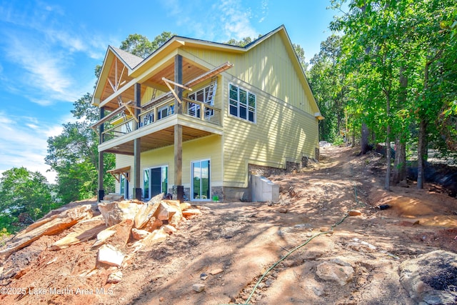 272 River Ridge Rd, Alexander City, AL 35010 - view of front of house with a balcony