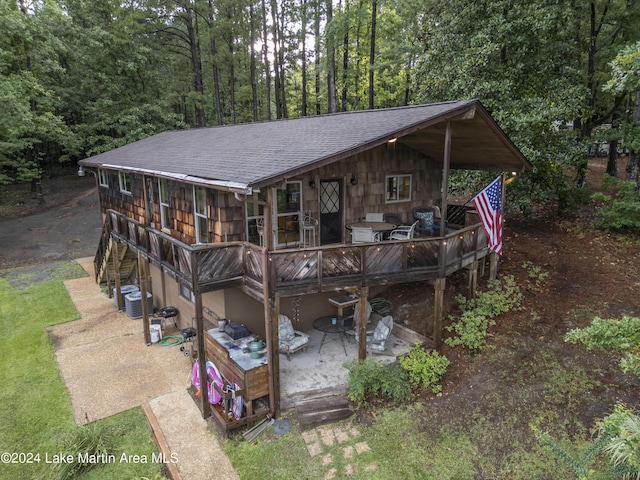 view of front of home featuring a patio area